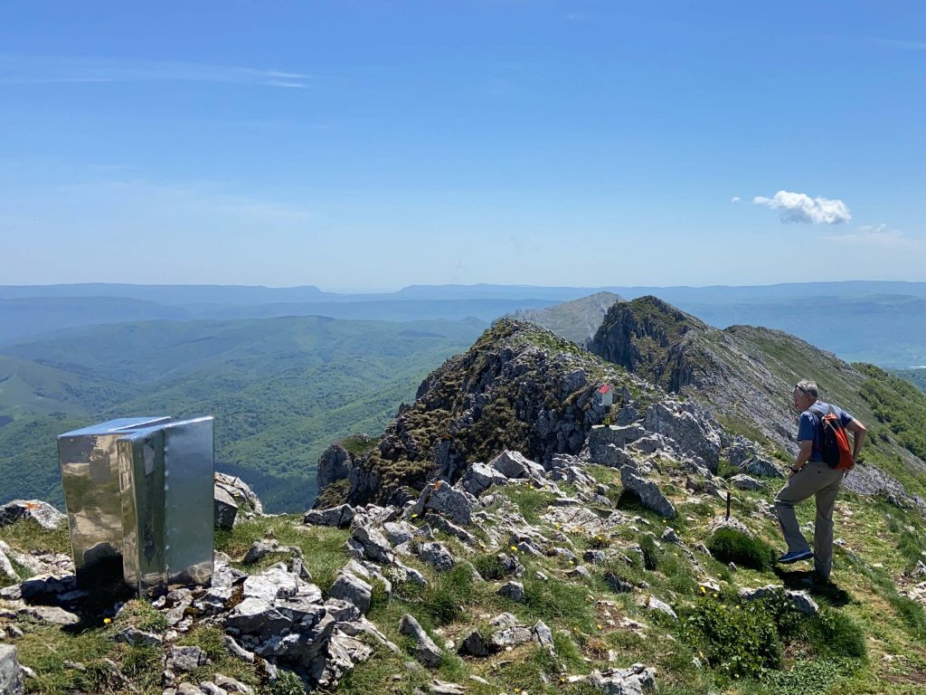 2.--AIZKORRI-ARRIBA-CON-CLIENTE