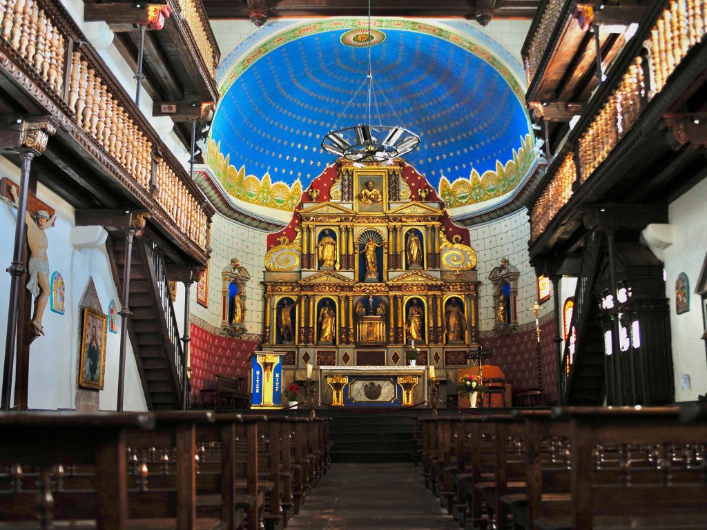 Interior-iglesia-ainhoa